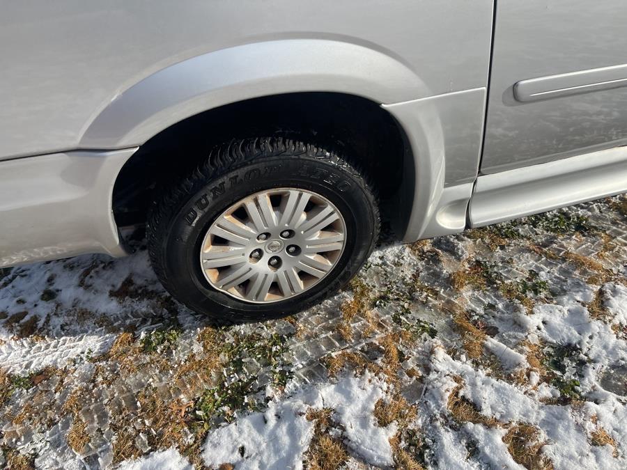 2005 Chrysler Town & Country LX photo