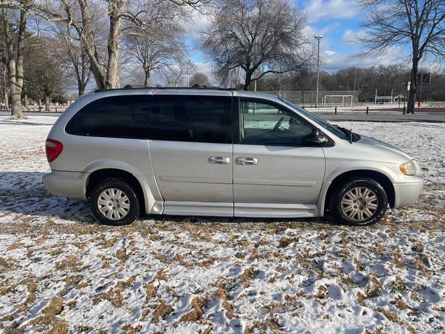2005 Chrysler Town & Country LX photo