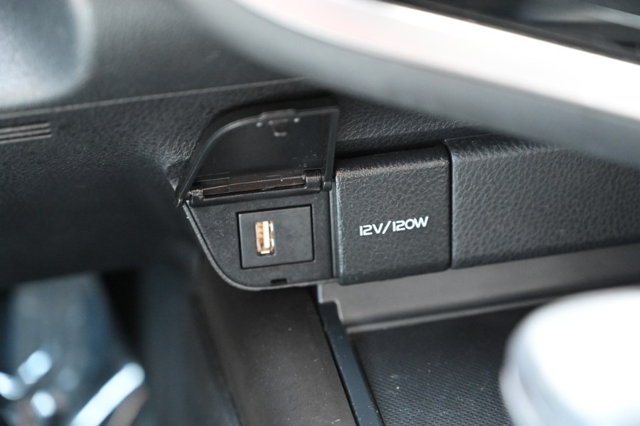2023 Toyota Camry SE Auto photo
