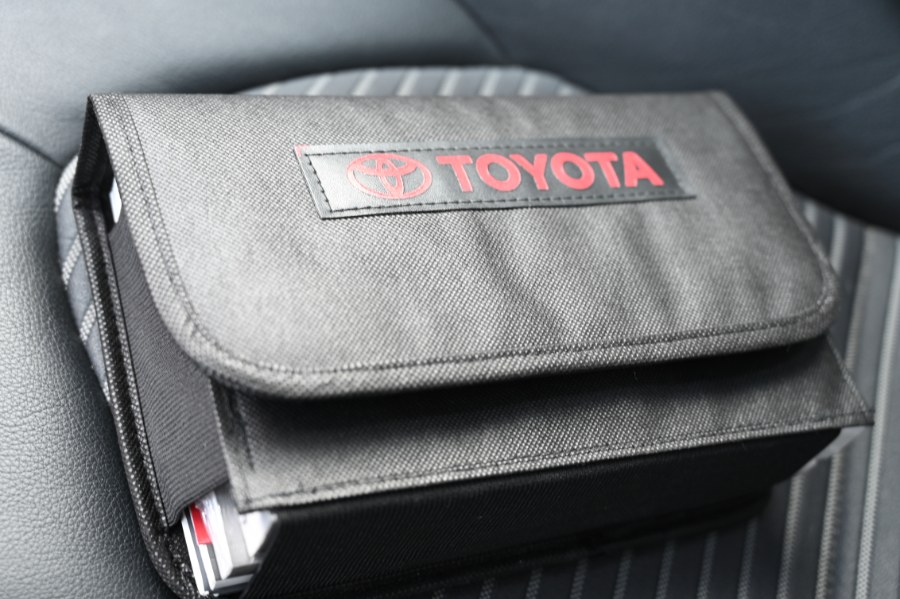 2023 Toyota Camry SE Auto photo
