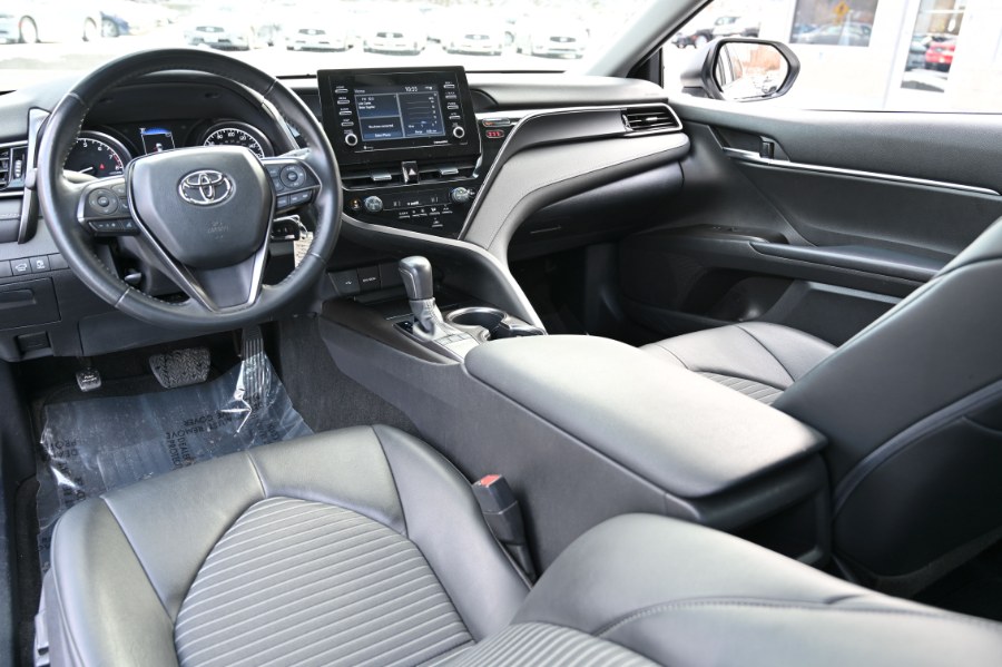 2023 Toyota Camry SE Auto photo