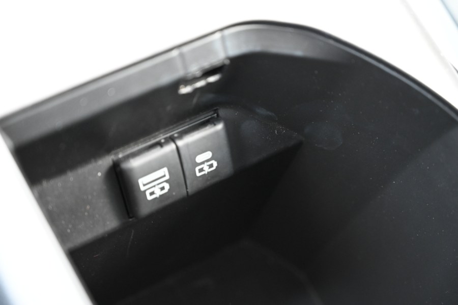 2023 Toyota Camry SE Auto photo