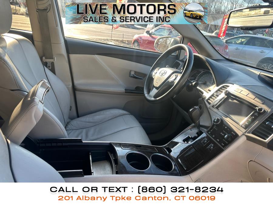 2013 Toyota Venza LE photo