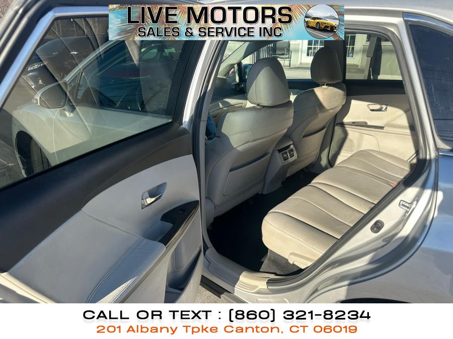 2013 Toyota Venza LE photo