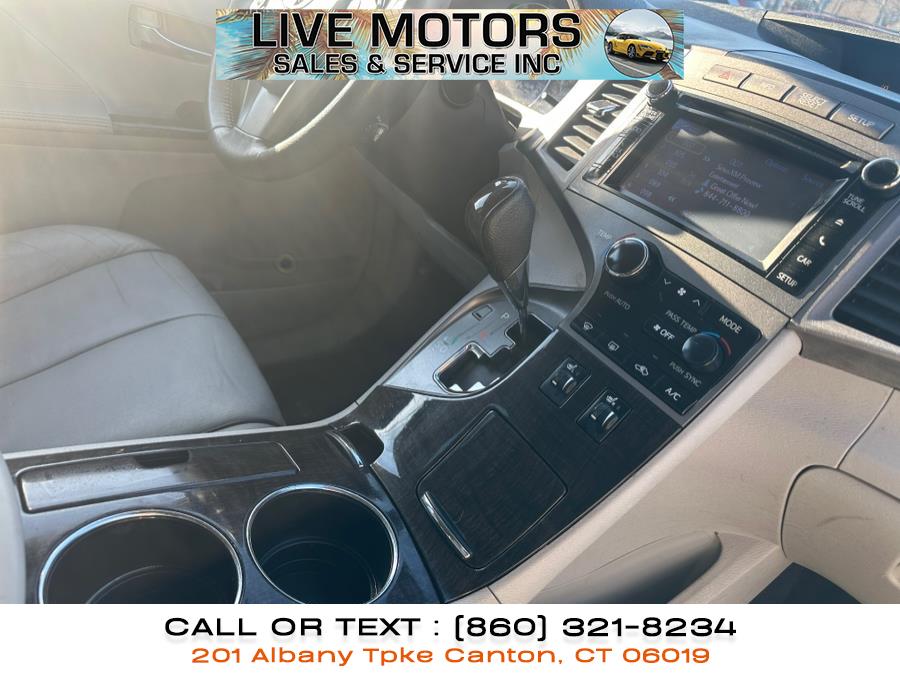2013 Toyota Venza LE photo