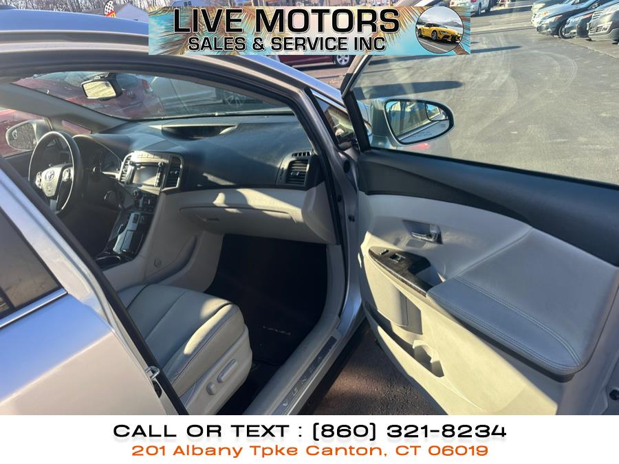2013 Toyota Venza LE photo