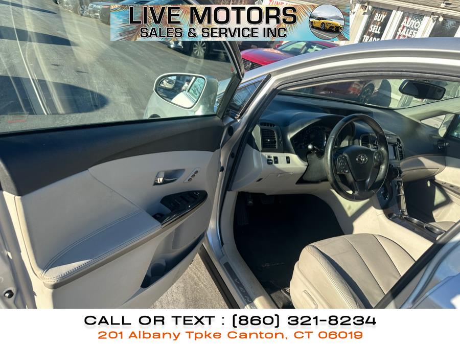 2013 Toyota Venza LE photo