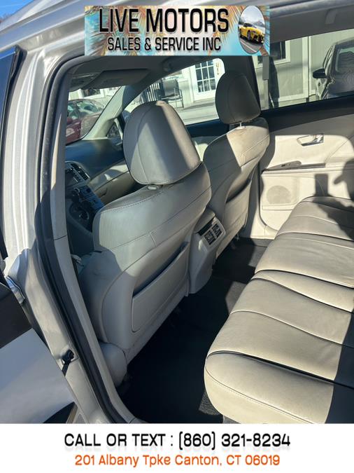 2013 Toyota Venza LE photo