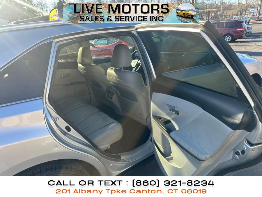 2013 Toyota Venza LE photo