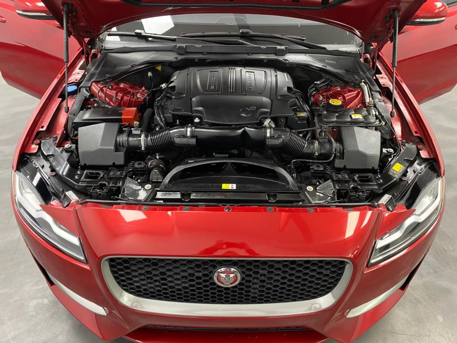 2017 Jaguar XF 35t R-Sport AWD photo