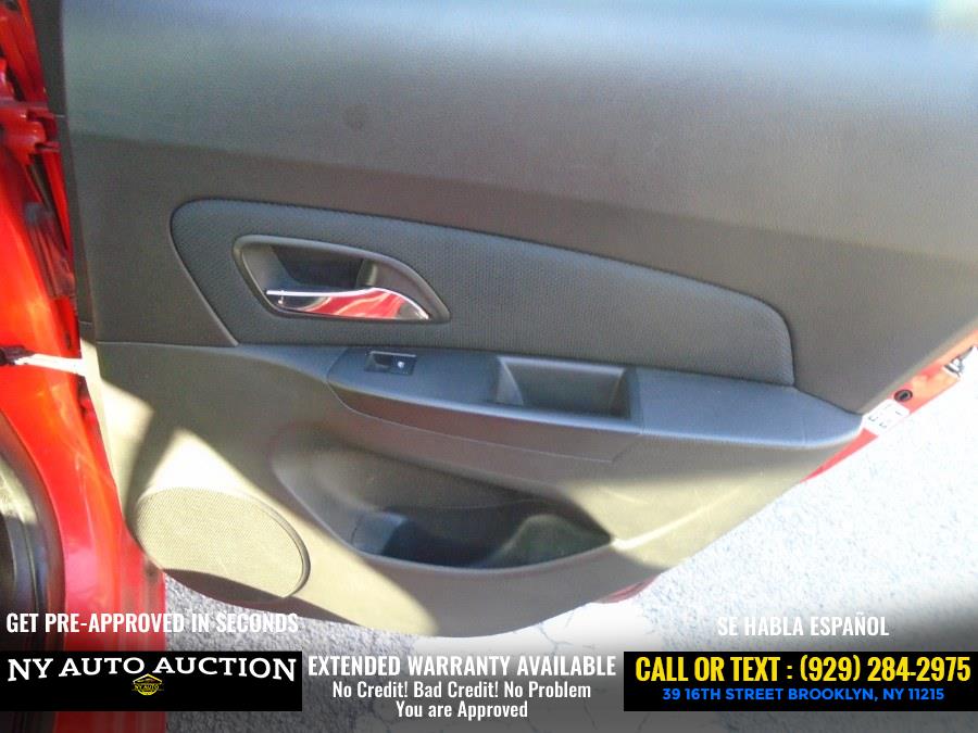 2015 Chevrolet Cruze 4dr Sdn Auto 2LT photo