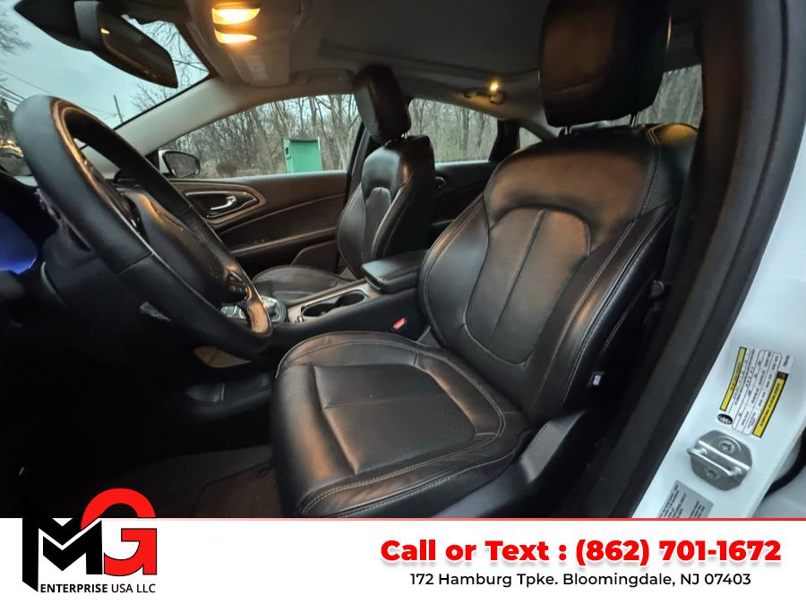 2015 Chrysler 200 C photo
