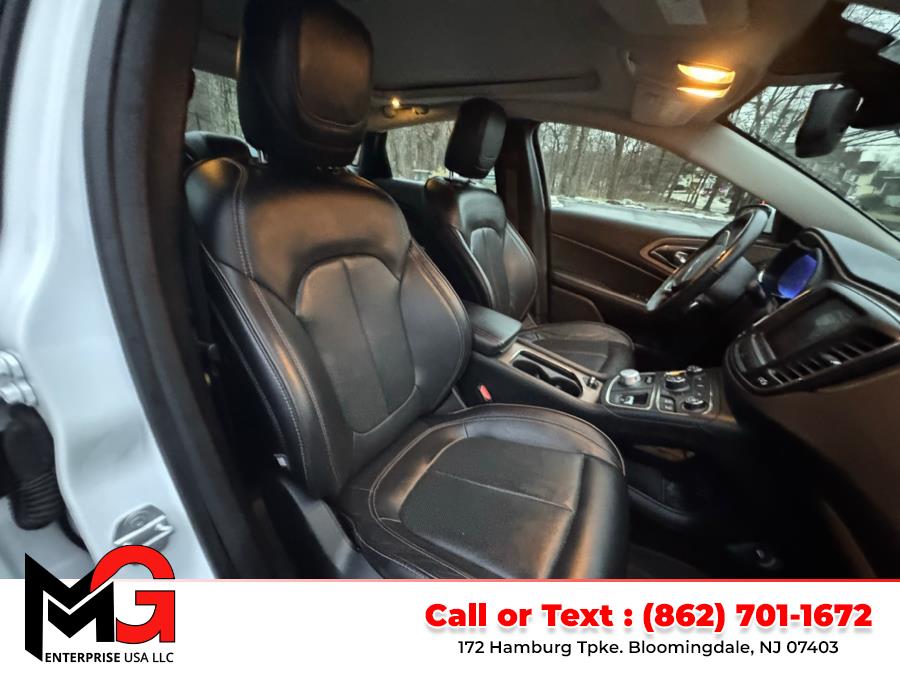 2015 Chrysler 200 C photo