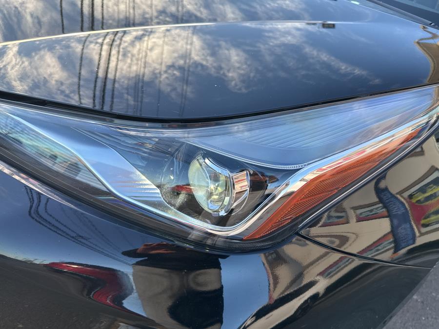 2022 Toyota Prius XLE photo