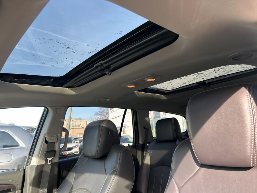 2017 Buick Enclave AWD 4dr Leather photo