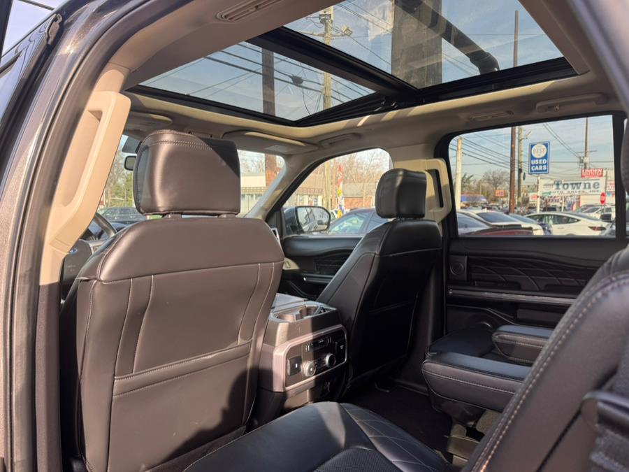 2021 Ford Expedition Platinum 4x4 photo