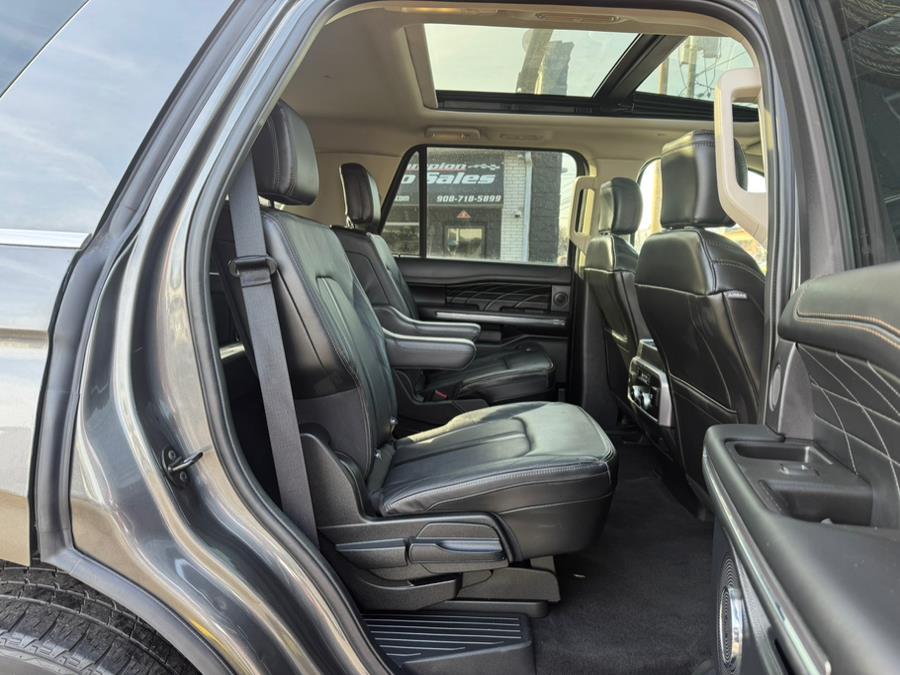 2021 Ford Expedition Platinum 4x4 photo