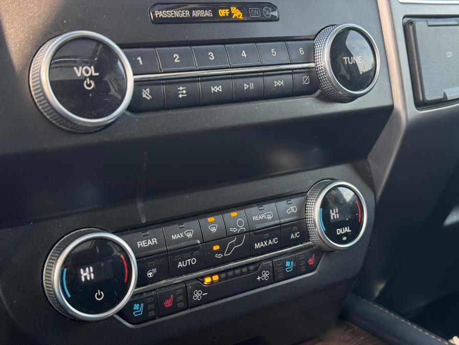 2021 Ford Expedition Platinum 4x4 photo