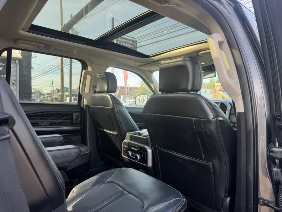 2021 Ford Expedition Platinum 4x4 photo