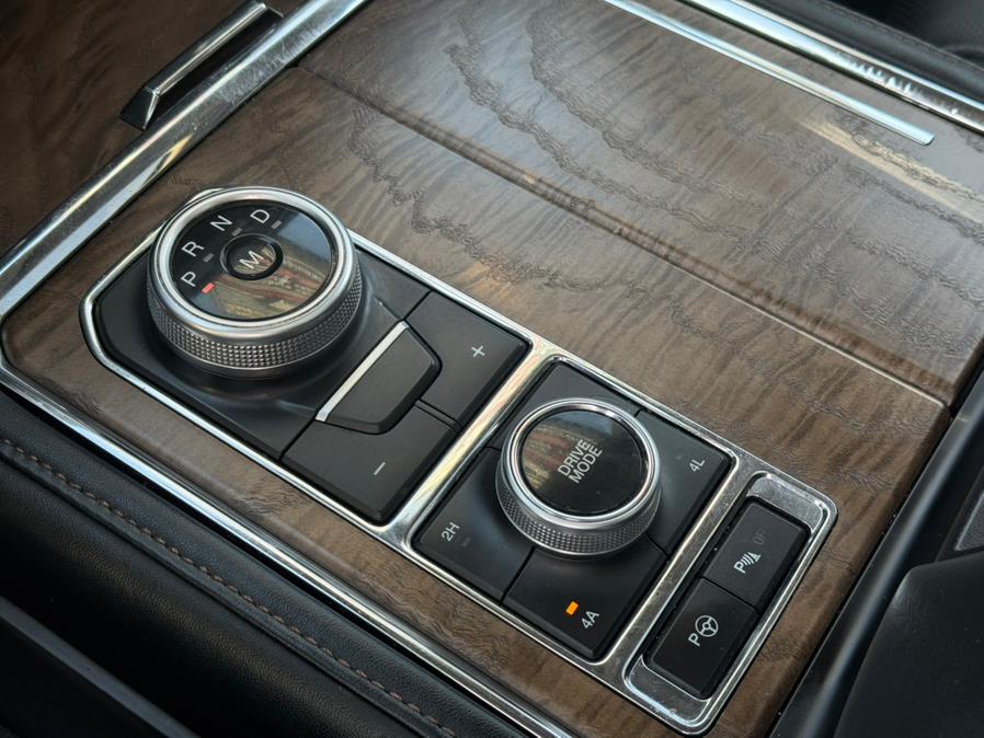 2021 Ford Expedition Platinum 4x4 photo