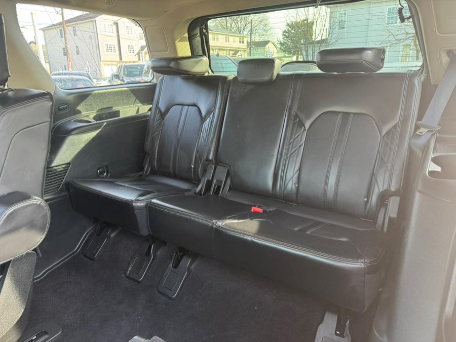 2021 Ford Expedition Platinum 4x4 photo