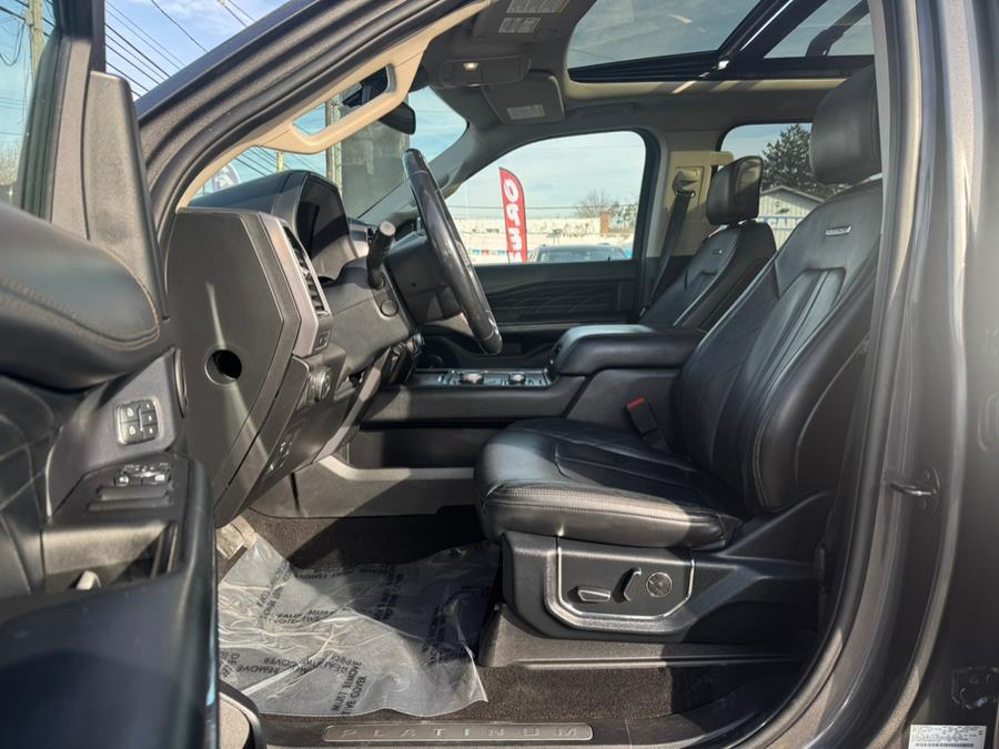 2021 Ford Expedition Platinum 4x4 photo