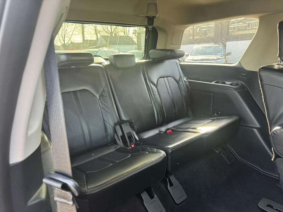 2021 Ford Expedition Platinum 4x4 photo