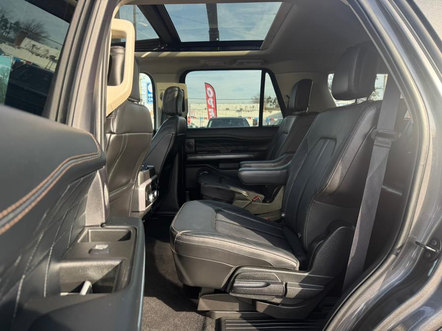 2021 Ford Expedition Platinum 4x4 photo