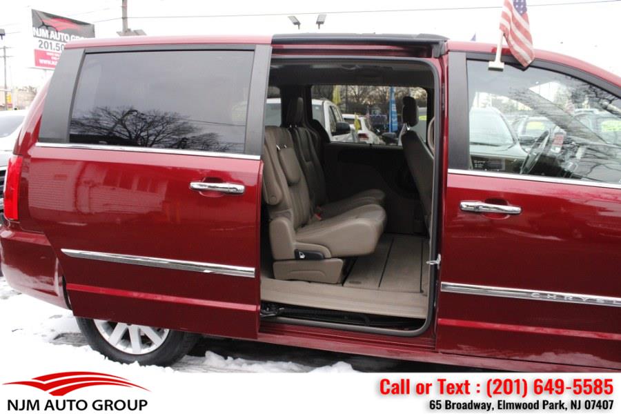 2012 Chrysler Town & Country Touring-L photo