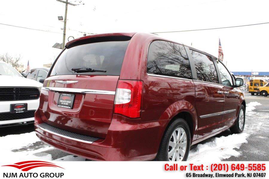 2012 Chrysler Town & Country Touring-L photo