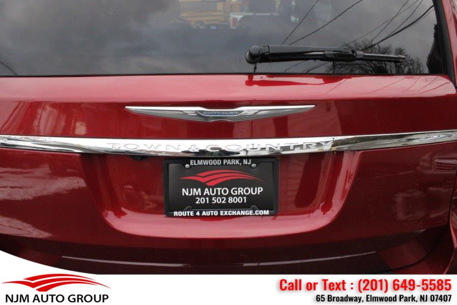 2012 Chrysler Town & Country Touring-L photo