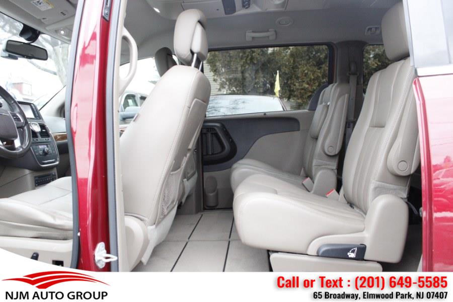 2012 Chrysler Town & Country Touring-L photo
