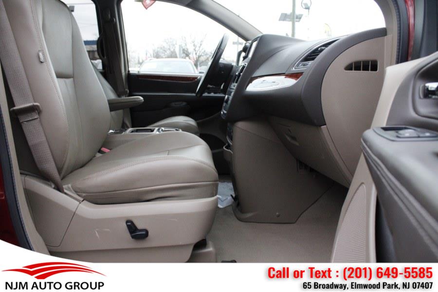 2012 Chrysler Town & Country Touring-L photo
