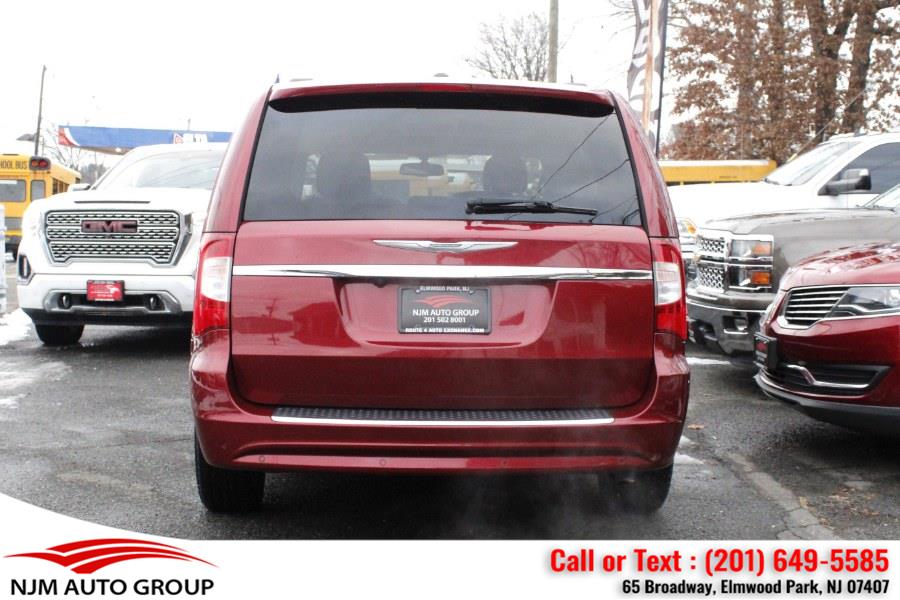 2012 Chrysler Town & Country Touring-L photo