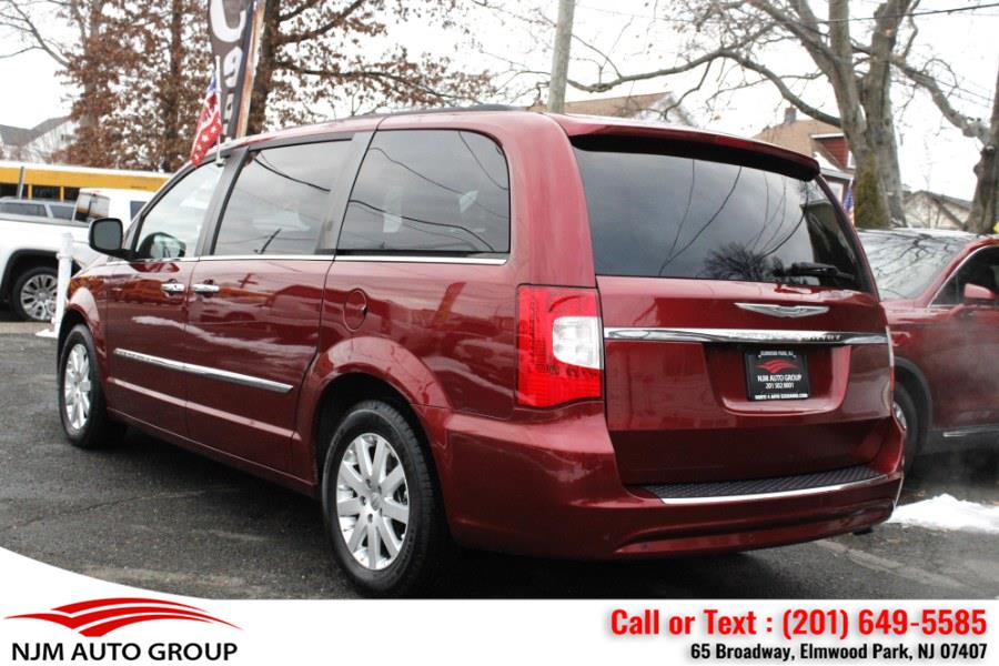 2012 Chrysler Town & Country Touring-L photo