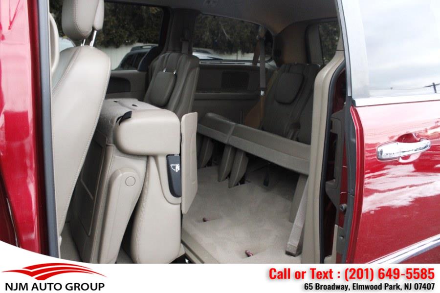 2012 Chrysler Town & Country Touring-L photo