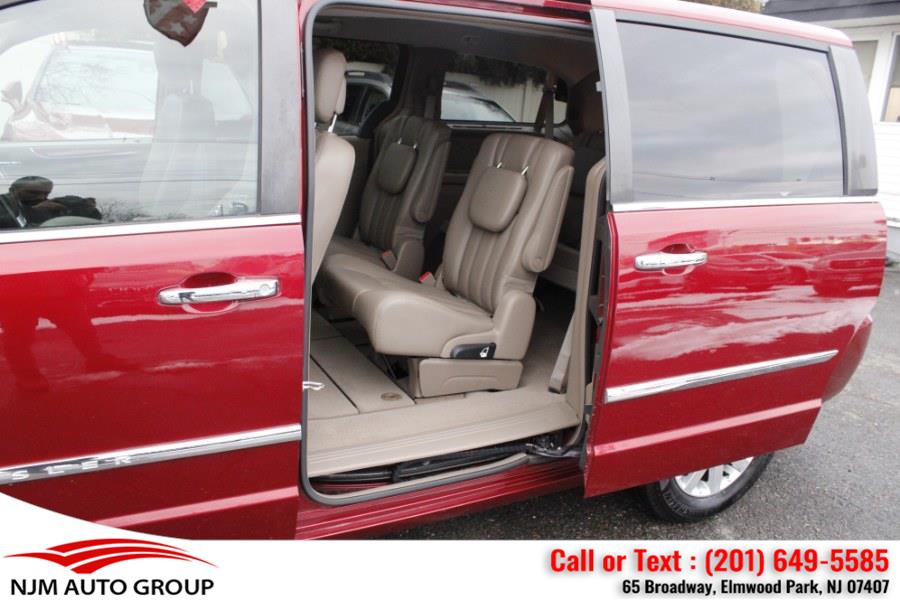 2012 Chrysler Town & Country Touring-L photo