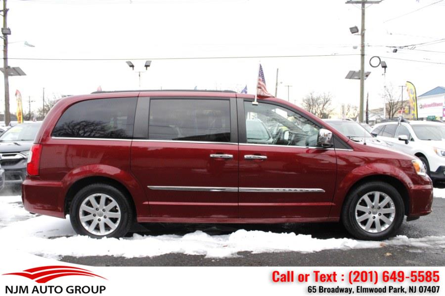 2012 Chrysler Town & Country Touring-L photo