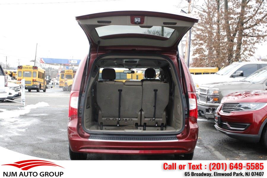 2012 Chrysler Town & Country Touring-L photo