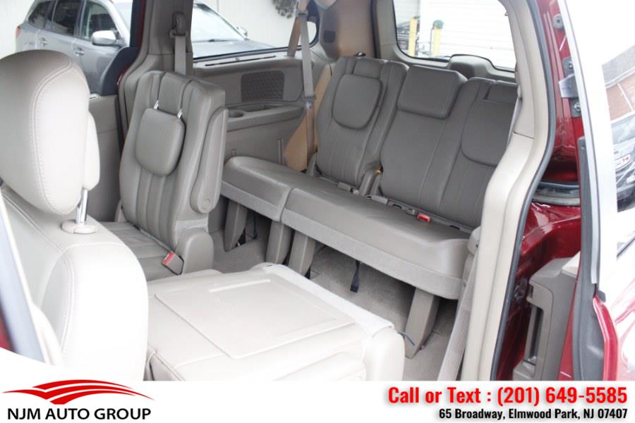 2012 Chrysler Town & Country Touring-L photo