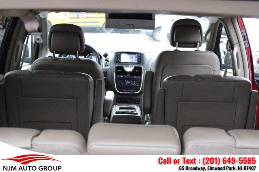 2012 Chrysler Town & Country Touring-L photo