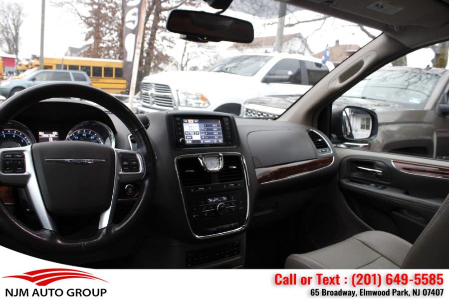 2012 Chrysler Town & Country Touring-L photo