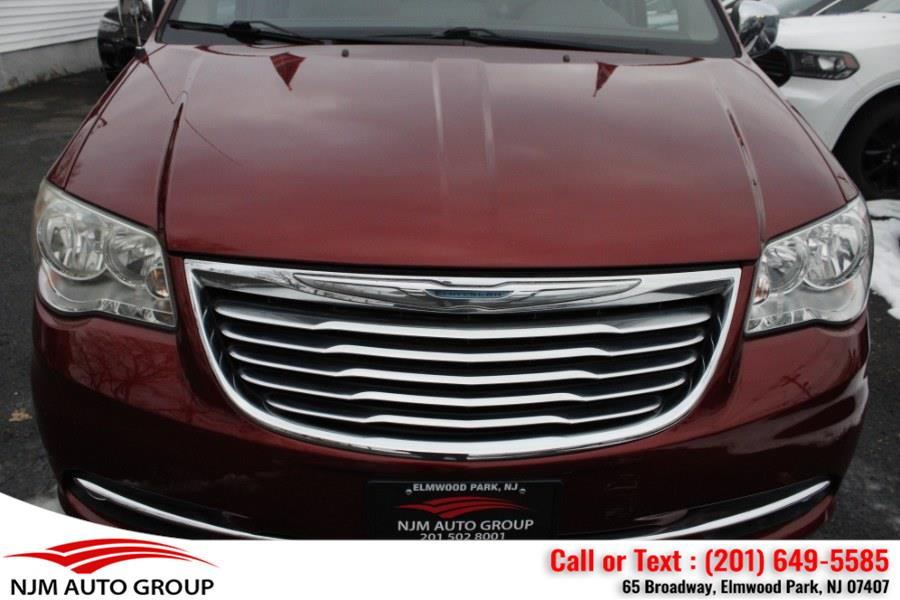 2012 Chrysler Town & Country Touring-L photo