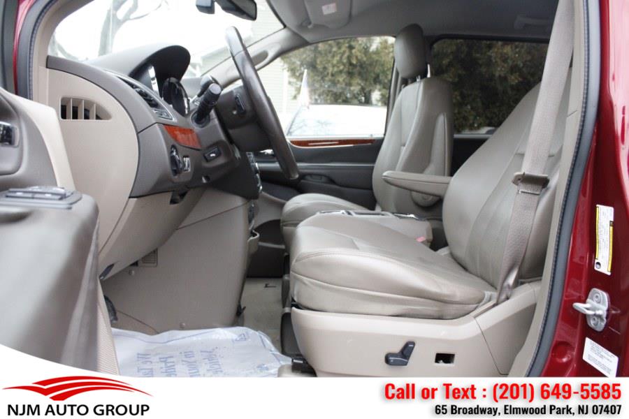 2012 Chrysler Town & Country Touring-L photo