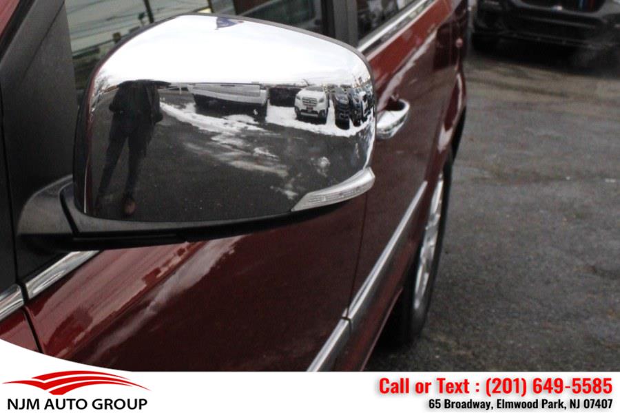 2012 Chrysler Town & Country Touring-L photo