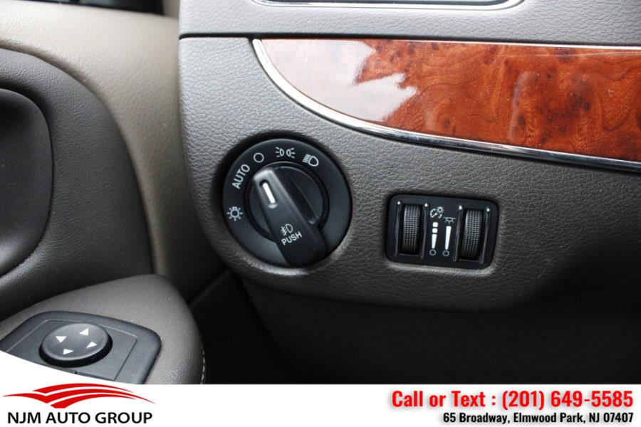 2012 Chrysler Town & Country Touring-L photo