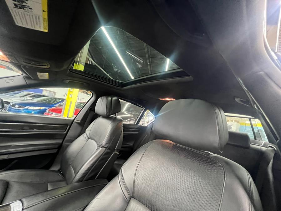 2015 BMW 7-Series 4dr Sdn 750i xDrive AWD photo