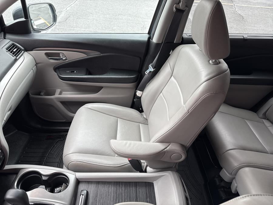 2019 Honda Pilot EX-L w/Navi & RES AWD photo