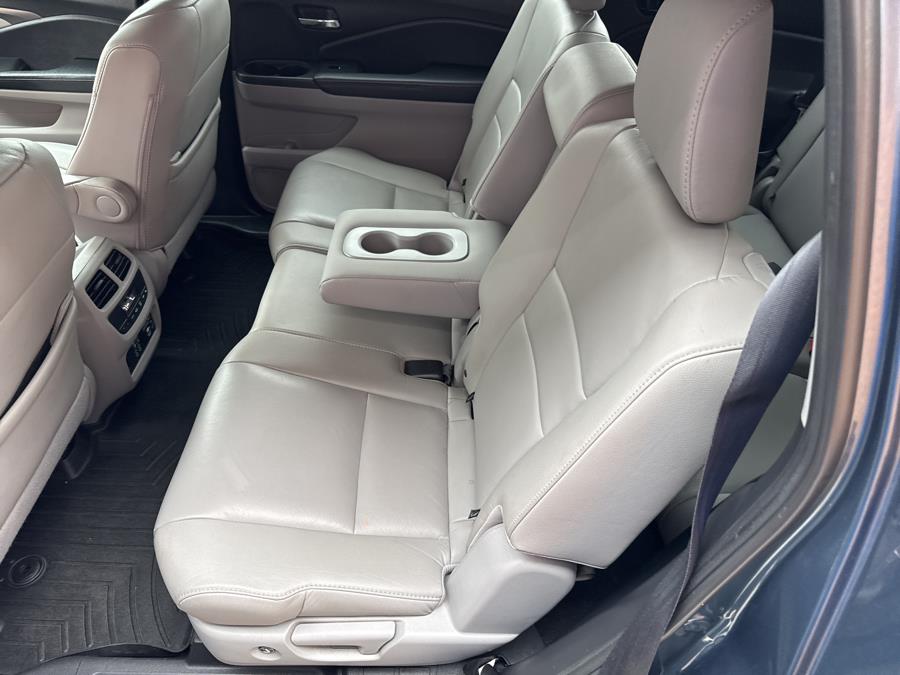 2019 Honda Pilot EX-L w/Navi & RES AWD photo