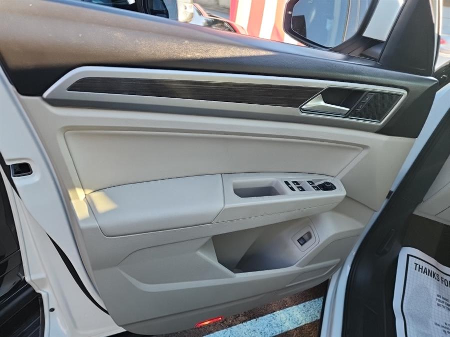 2018 Volkswagen Atlas 3.6L V6 SE 4MOTION photo